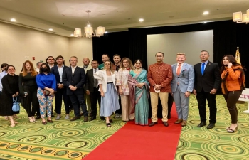 National Handloom Day was organized by Embassy of India, Caracas with display of Indian Handloom and other textiles. Amb. Abhishek Singh delivered the keynote  address
